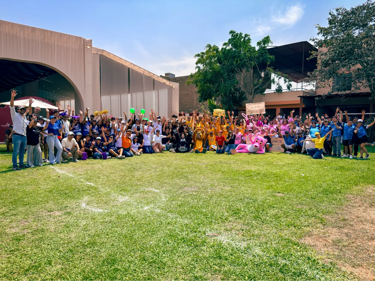Evento corporativo team building Perú — panorámica
